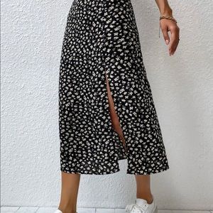 SHEIN Ditsy Floral Split Thigh Skirt